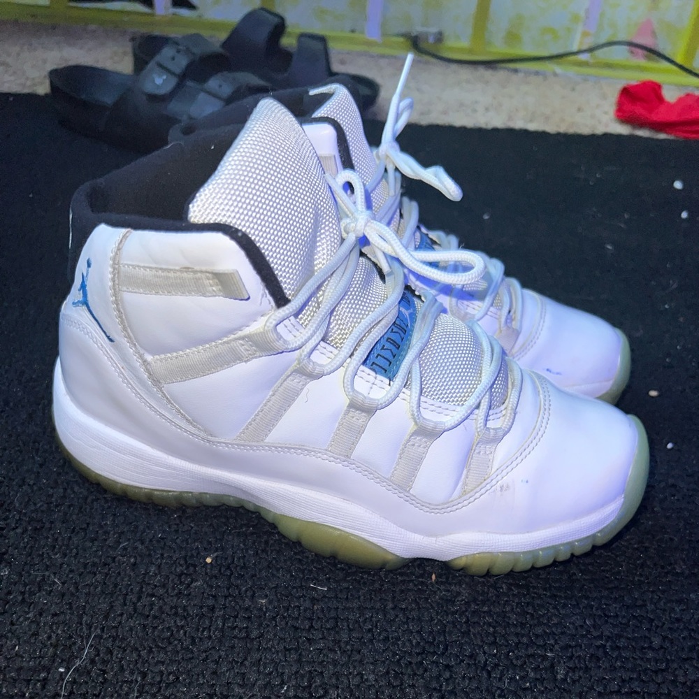 Jordan 11 Legend Blue